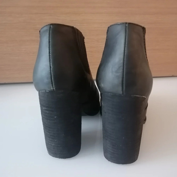 Jeffrey Campbell Yorktown Leather Chunky Heel Booties in Black Rounded Toe 8 - Picture 8 of 16